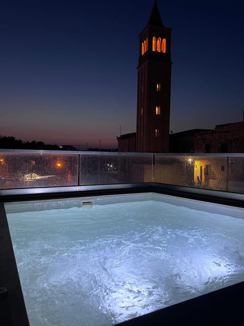 Hot Tub, Pool view