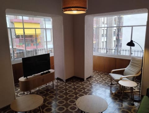 TV and multimedia, Living room, Seating area, Evening entertainment