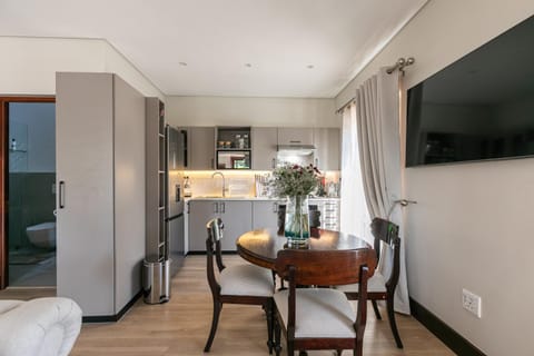 TV and multimedia, Kitchen or kitchenette, Dining area