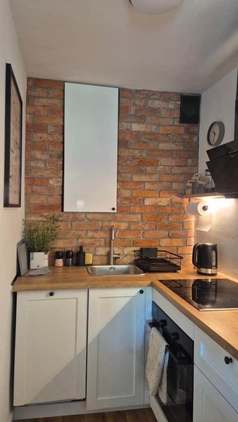 Coffee/tea facilities, Kitchen or kitchenette, dishwasher, stove