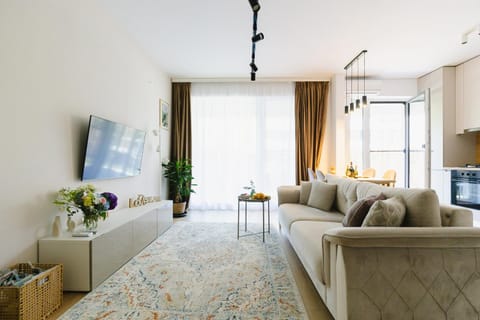 Communal lounge/ TV room, TV and multimedia, Living room, Seating area, Evening entertainment