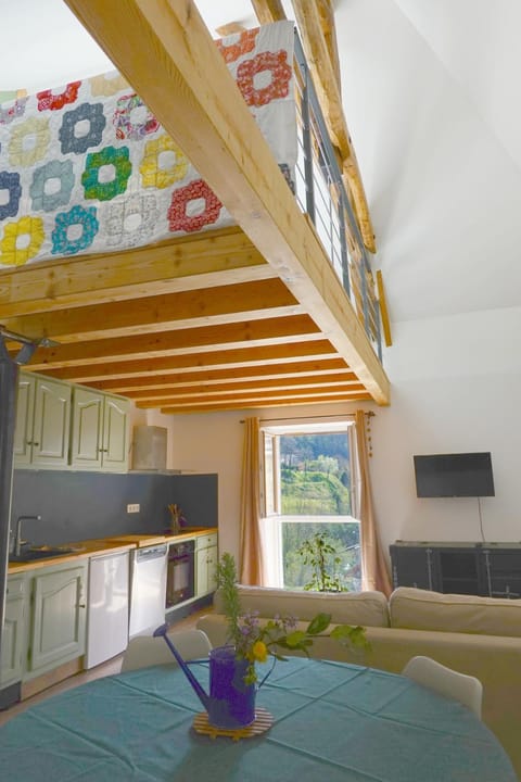Communal lounge/ TV room, Kitchen or kitchenette