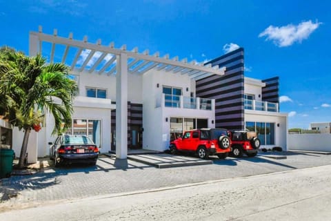 Property building, Day, Parking