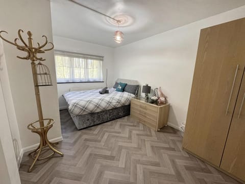 Bed, Photo of the whole room, Bedroom, wardrobe