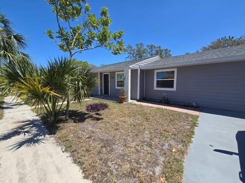 3 bedrooms 2 bathrooms Charming Gulfport home near the beach House in Gulfport