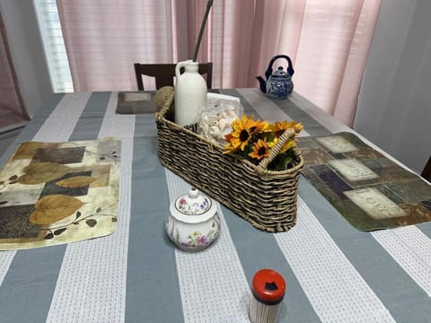 Food and drinks, Food, Breakfast, Continental breakfast