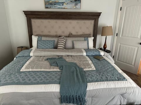 Entire 3bedrooms 2bathrooms exquisite house House in Williston