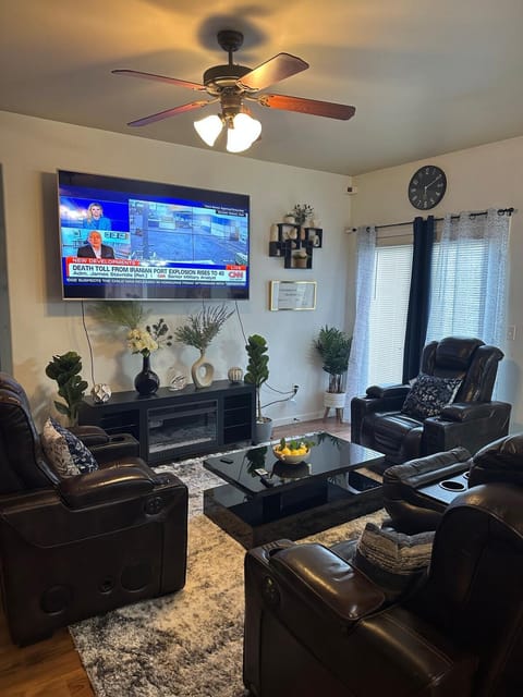 TV and multimedia, Living room, Seating area