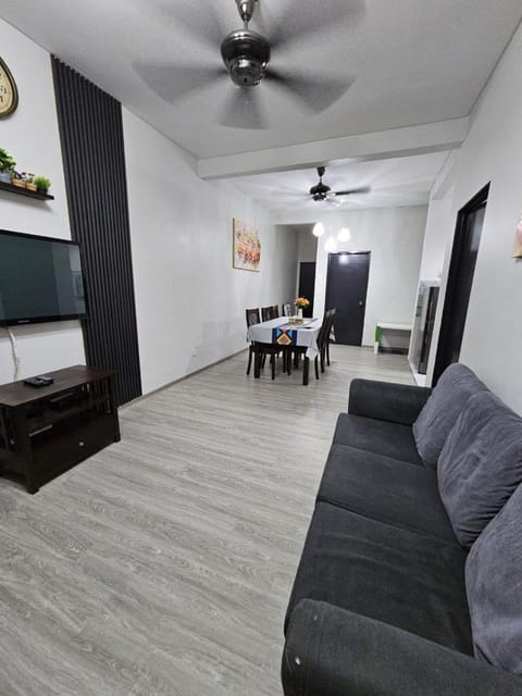 Communal lounge/ TV room, TV and multimedia, Living room, Seating area, Evening entertainment