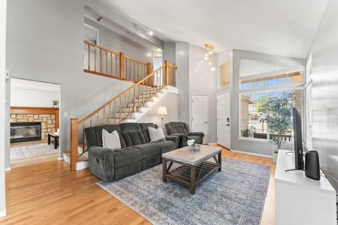 Living room, Seating area, Evening entertainment