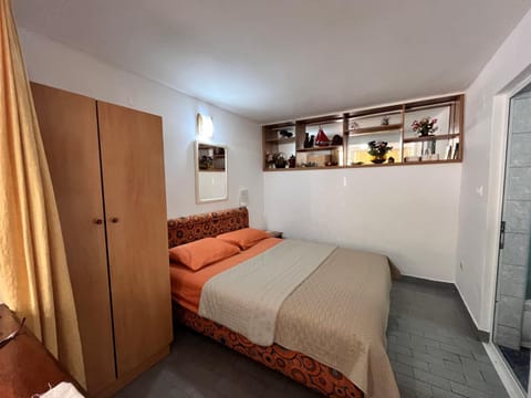 Apartments Gvozdenović Bed and Breakfast in Budva Municipality