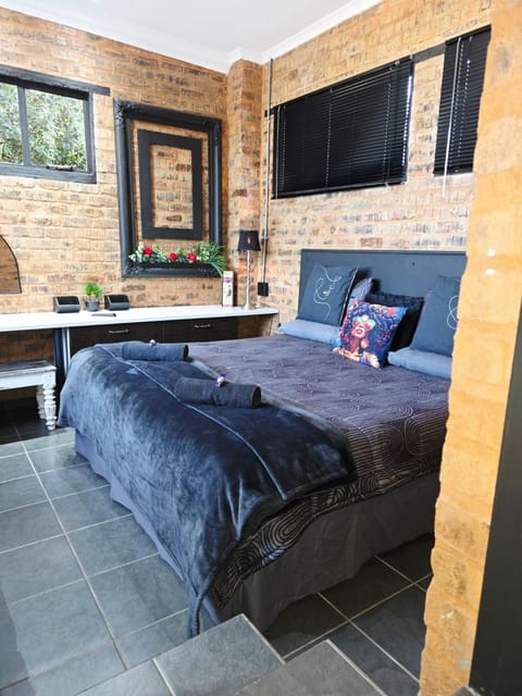 Bed, TV and multimedia, Bedroom, flat iron, wardrobe