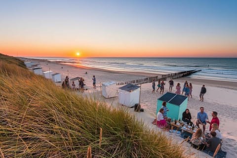 Seaside Stay High-Speed Wi-Fi Bed and Breakfast in Zoutelande