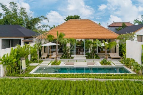 Property building, Garden view, Pool view, Swimming pool, sunbed