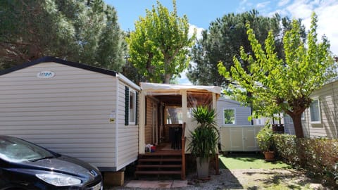 Property building, Garden, Parking