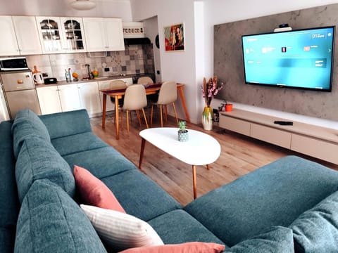 Communal lounge/ TV room, TV and multimedia, Living room
