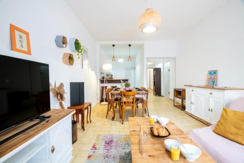 TV and multimedia, Living room, Dining area