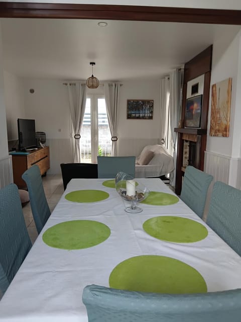 Living room, Dining area