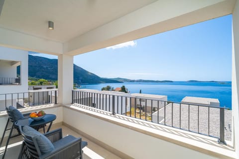 Day, View (from property/room), Balcony/Terrace, Seating area, Sea view