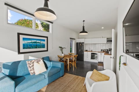 Kitchen or kitchenette, Living room, Seating area, Dining area, stove, toaster