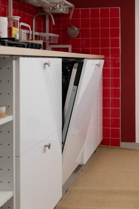 Kitchen or kitchenette, dishwasher