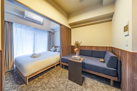 Bed, Living room, Photo of the whole room, Seating area, Bedroom, air conditioner