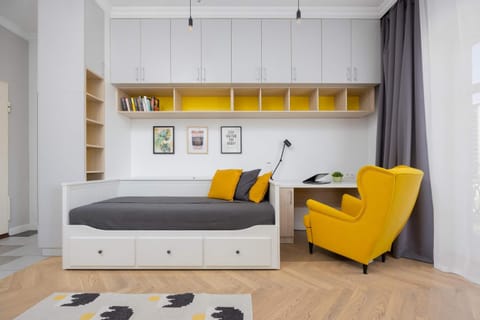 Bed, Photo of the whole room, Seating area