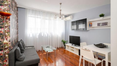 TV and multimedia, Living room, Seating area, Dining area
