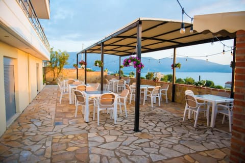Property building, Restaurant/places to eat