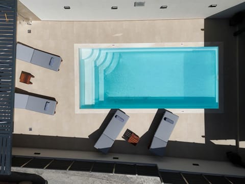 Swimming pool, sunbed