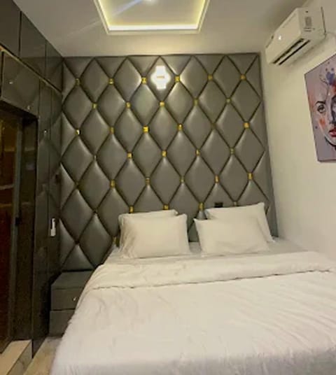 Bed, Photo of the whole room, Bedroom, air conditioner