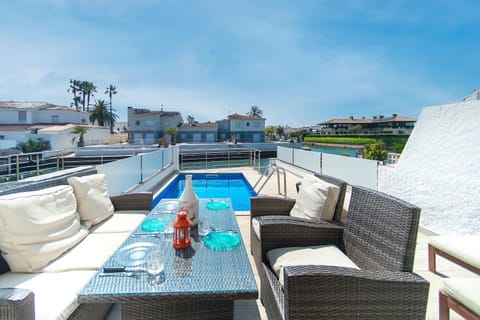 Patio, Dining area, Pool view, Swimming pool
