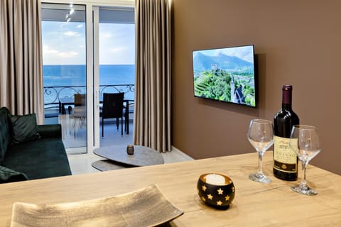 TV and multimedia, Living room, Seating area, Sea view