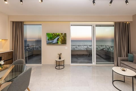 TV and multimedia, View (from property/room), Living room, Sea view