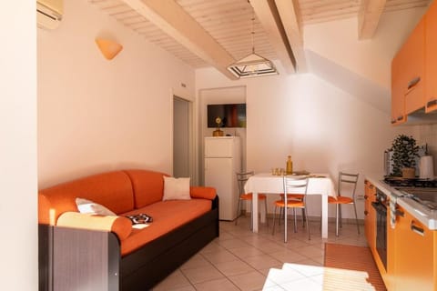 Kitchen or kitchenette, Living room, Dining area, oven