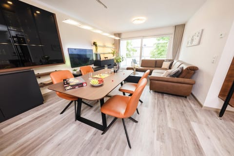 TV and multimedia, Balcony/Terrace, Kitchen or kitchenette, Living room, Seating area, Dining area, kitchen
