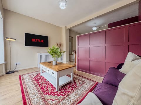 Spacious 1BDR Apartment By Torr Property Group Short Lets & Serviced Accommodation With Free WiFi Stratford Upon Avon Apartment in Stratford-upon-Avon