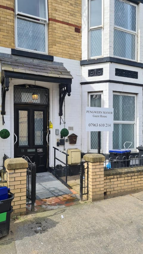 PENGWERN MANOR GUEST HOUSE e Bed and Breakfast in Rhyl