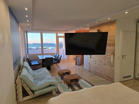 Moderne Wohnung mit Sonnenuntergang über dem Meer Apartment in Heiligenhafen