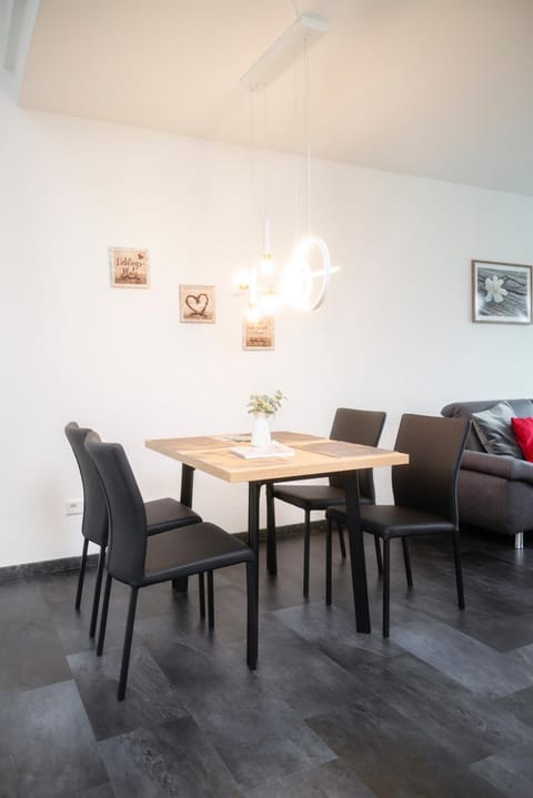 Seating area, Dining area