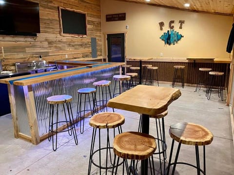 Lounge or bar, Lounge or bar