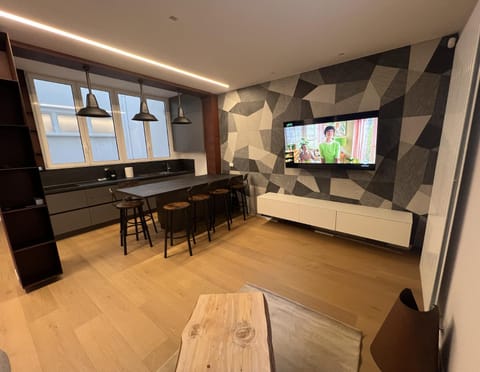 Communal lounge/ TV room, TV and multimedia, Kitchen or kitchenette, Living room, Seating area, Dining area, Evening entertainment