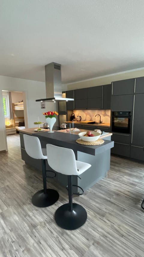 Coffee/tea facilities, Kitchen or kitchenette, Dining area, dishwasher, pet friendly, stove