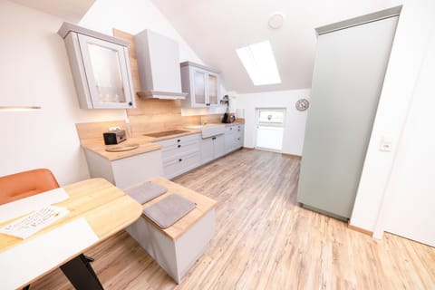 Kitchen or kitchenette, Garden view, kitchen