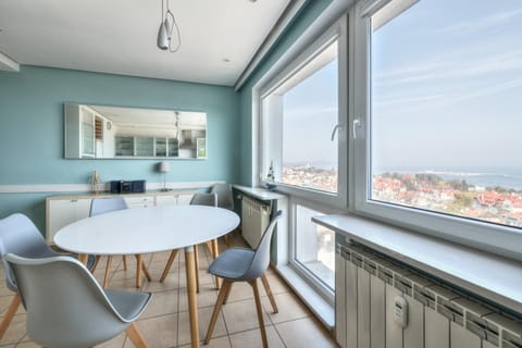 View (from property/room), Kitchen or kitchenette, Dining area, Sea view