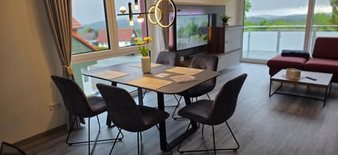 TV and multimedia, Living room, Seating area, Dining area