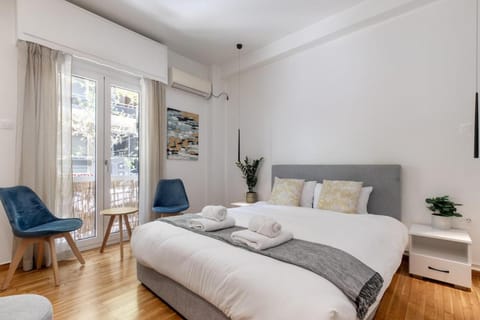 Bed, View (from property/room), Photo of the whole room, Seating area, Bedroom, towels, air conditioner