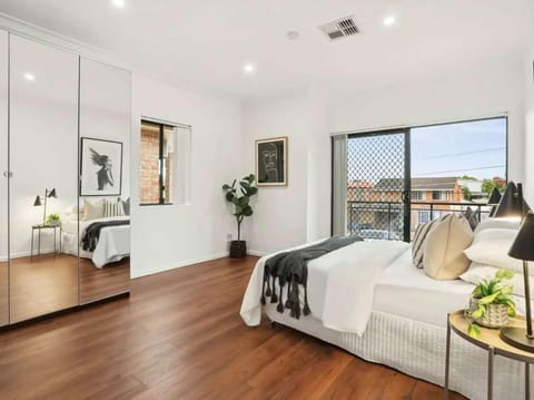 Bed, View (from property/room), Balcony/Terrace, Photo of the whole room, Bedroom