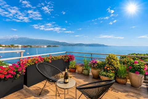 Nearby landmark, Spring, Day, Natural landscape, View (from property/room), Balcony/Terrace, Lake view