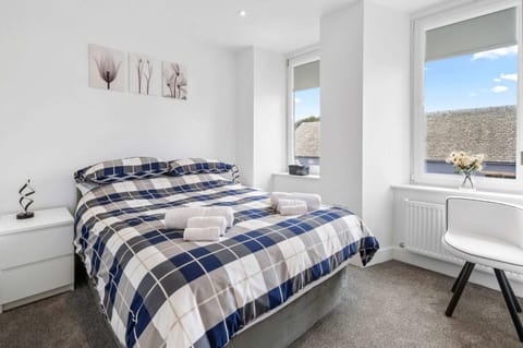 Bed, Natural landscape, Photo of the whole room, Bedroom, towels